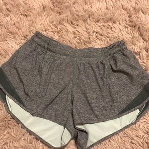 Lululemon Hotty Hot Shorts size 8 (2.5in inseam)